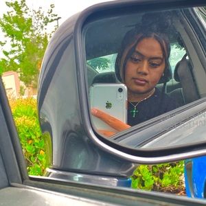 Meet your Posher, Desi